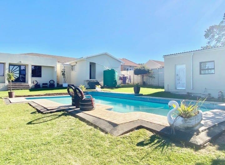 5 Bedroom Property for Sale in Sunnyridge Eastern Cape